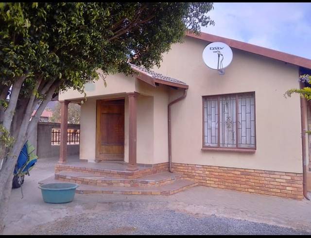 3 BEDROOM HOUSE FOR SALE IN TLHABANE WEST